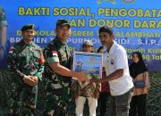 Bakti Sosial Kolakopsrem 121/ABW di Pos Kotis Gabma Entikong Yonarhanud 1 Kostrad dalam Rangka HUT ke-80 TNI