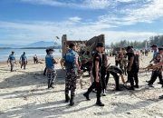 Prajurit Lanal Bengkulu Ikuti Karya Bakti Pembersihan Pantai Zakat, Semarakkan HUT Ke-80 TNI Tahun 2025