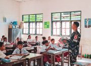 Satgas Pamtas RI-RDTL Pos Wini Bantu Ajar Membaca Dan Mennghitung di SD Katolik Wini