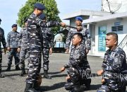 Danlanal Sibolga Terima Laporan Kenaikan Pangkat 6 Prajurit Lanal Sibolga