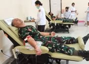 Prajurit Satgas Yonarmed 12 Kostrad Donorkan Darah untuk Pasien Cuci Darah di RSUD Atambua