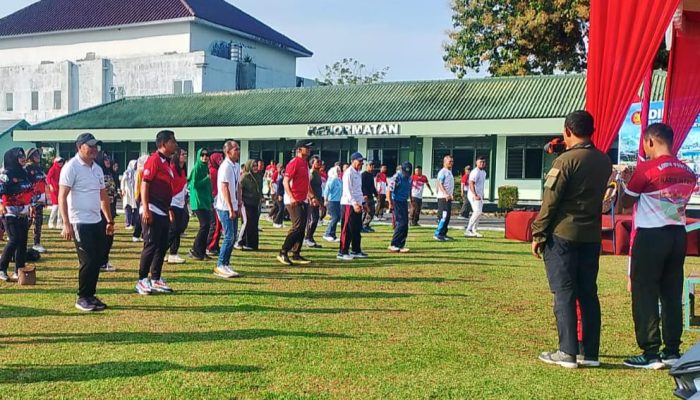 Posal Manna Lanal Bengkulu Ikuti Jalan Santai Dalam Rangka Memperingati HUT Ke-80 TNI Tahun 2025